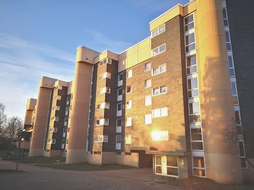 Gut geschnittene 2-Zimmer-Wohnung mit Balkon im Erdgeschoss zimmer