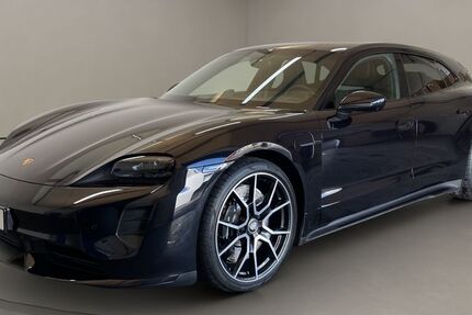 Porsche Taycan 19.080 km 101.800 € Köln 50823