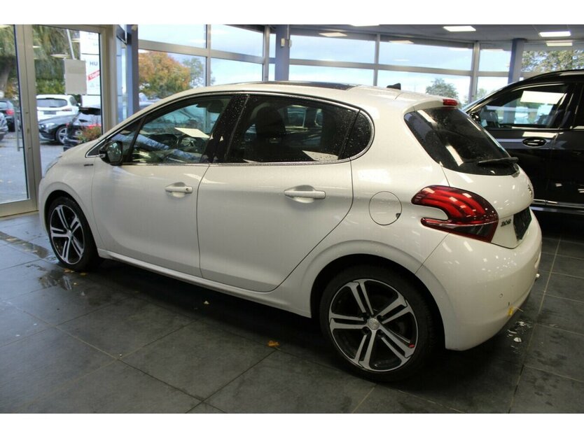 Peugeot 208 Blue-HDi 120 Allure GT Line 133.075 km 8.480 € Euskirchen 53881