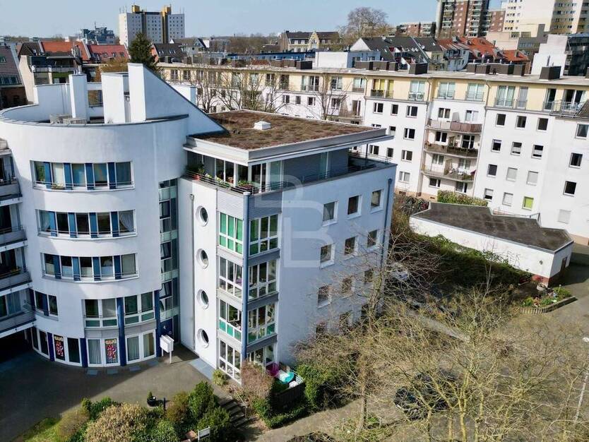 15-Parteienhaus mit Aufzug & Tiefgarage in Rennbahnnähe ??
