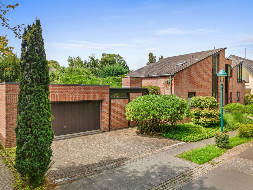 Hochwertiges, flexibel nutzbares Architektenhaus mit Einliegerwohnung und Traumgarten in begehrter Lage von Bonn-Röttgen 8 zimmer