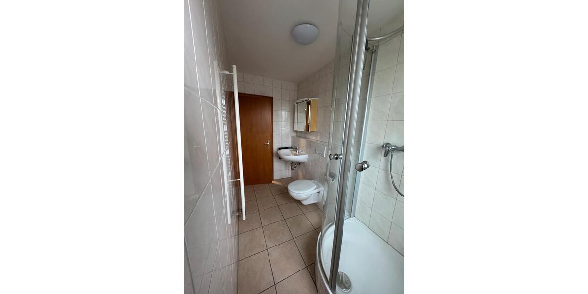 2 Zimmer Dachgeschosswohnung in Ahrweiler, Dusche, Bad,Küche,Raum 2 zimmer