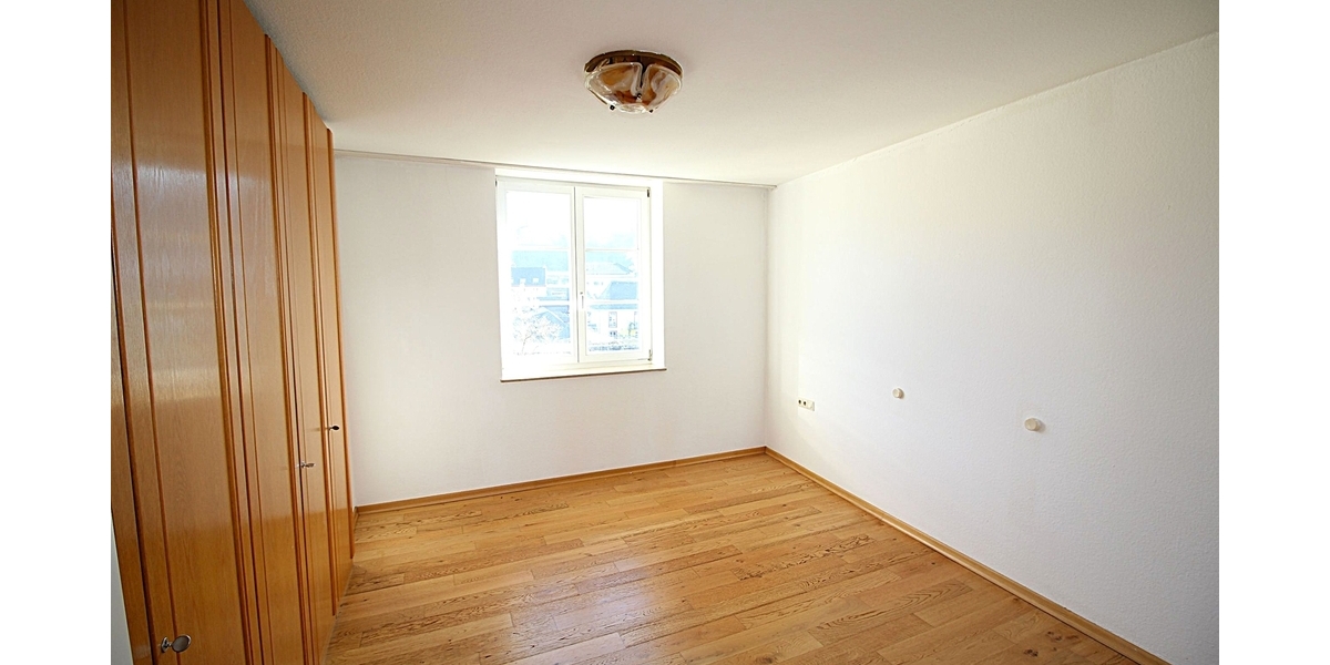 Erste Reihe Rheinblick! Sofort beziehbare zwei Zimmer mit kleinem Balkon, Stellplatz und Garage. TOP - Etagenwohnung Königswinter | Angebot:26948143