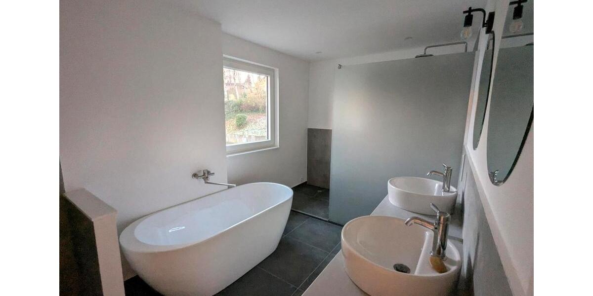 Einfamilienhaus Bonn Hardtberg - 6 Zimmer, 180 m&sup2;, 2.700&euro; | Angebot:24706460