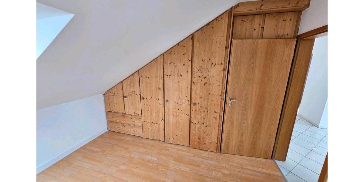 Dachgeschoßwohnung Siegburg - 3 Zimmer, 75 m&sup2;, 975&euro; | Angebot:26296339