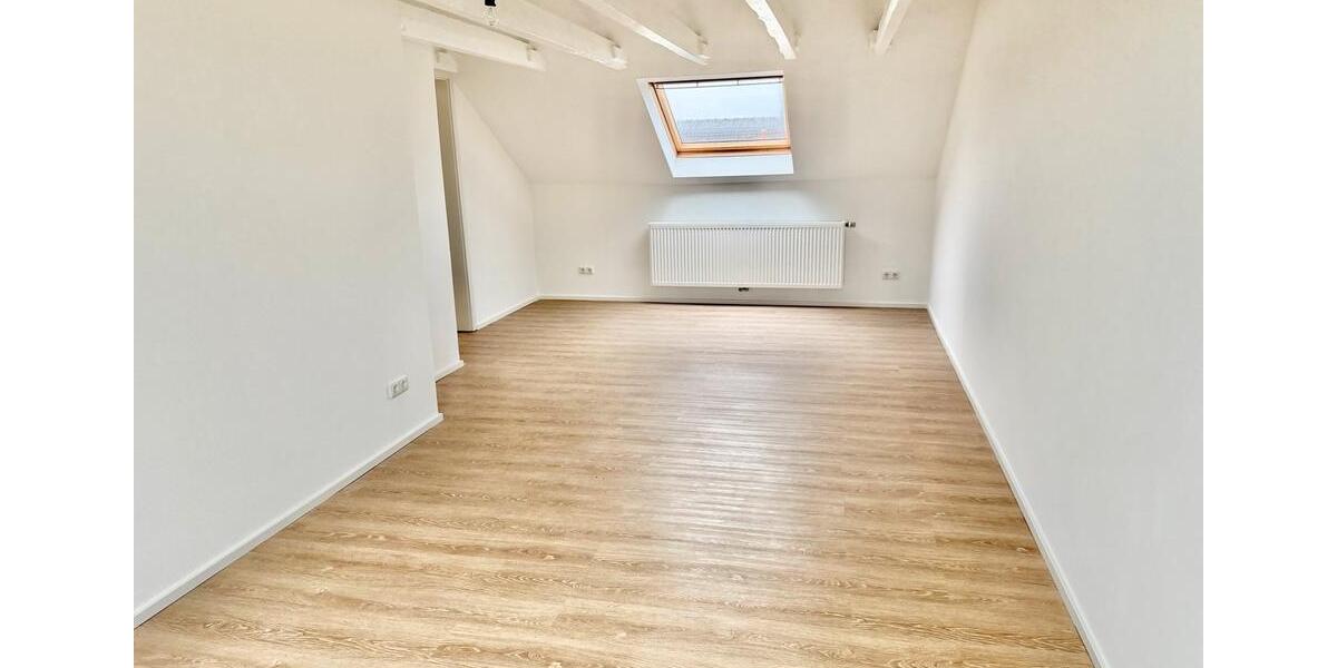 Dachgeschoßwohnung Köln Kalk - 4 Zimmer, 137 m&sup2;, 1.521&euro; | Angebot:25416511