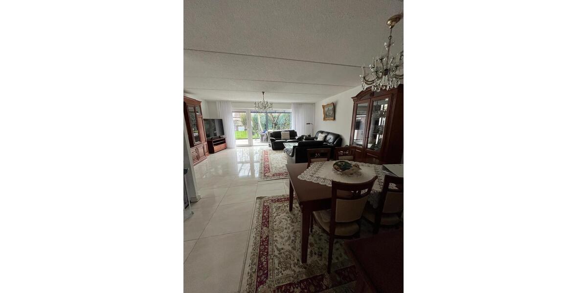 Reihenhaus Wesseling - 7 Zimmer, 230 m&sup2;, 2.200&euro; | Angebot:24802322