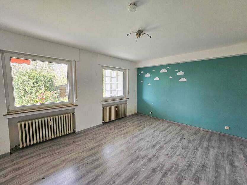 Teilrenoviertes Zweifamilienhaus in Ortsrandlage von 53127 Bonn - Ippendorf!