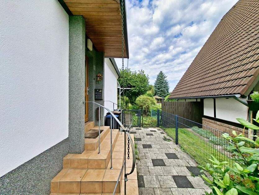 CITYHOUSE: Freistehendes Einfamilienhaus mit viel Potential, traumhaften großen Grundstück, Garage 3 zimmer