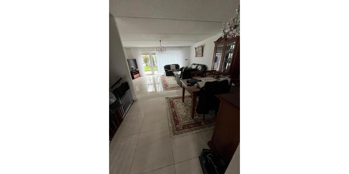 Reihenhaus Wesseling - 7 Zimmer, 230 m&sup2;, 2.200&euro; | Angebot:24802322