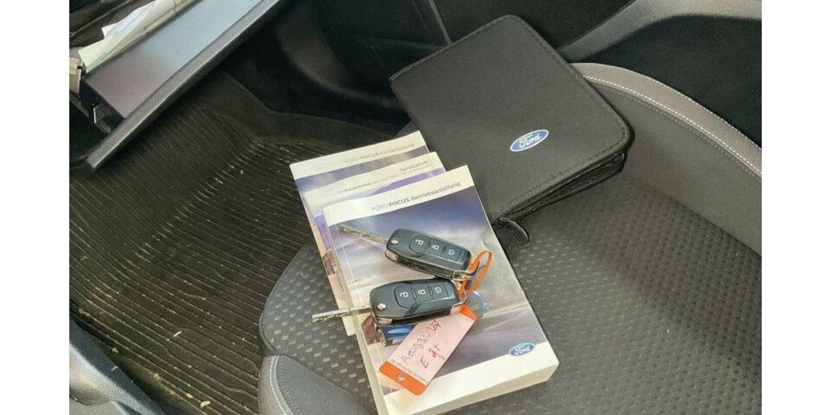 Ford Focus Navi Temp Sth Spurh CarPlay 6xServ GARANTIE 50.000 km 13.900 &euro; Erftstadt 50374