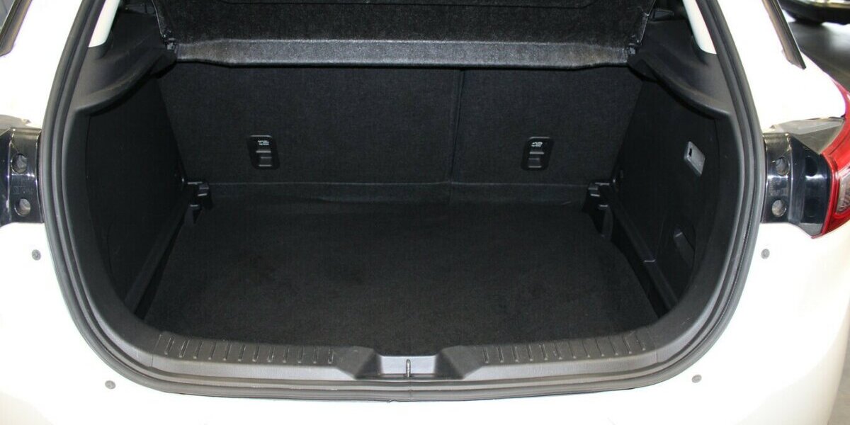 Mazda CX-3 Skyactiv 120 FWD Leder + Navi 113.500 km 12.480 &euro; Euskirchen 53881