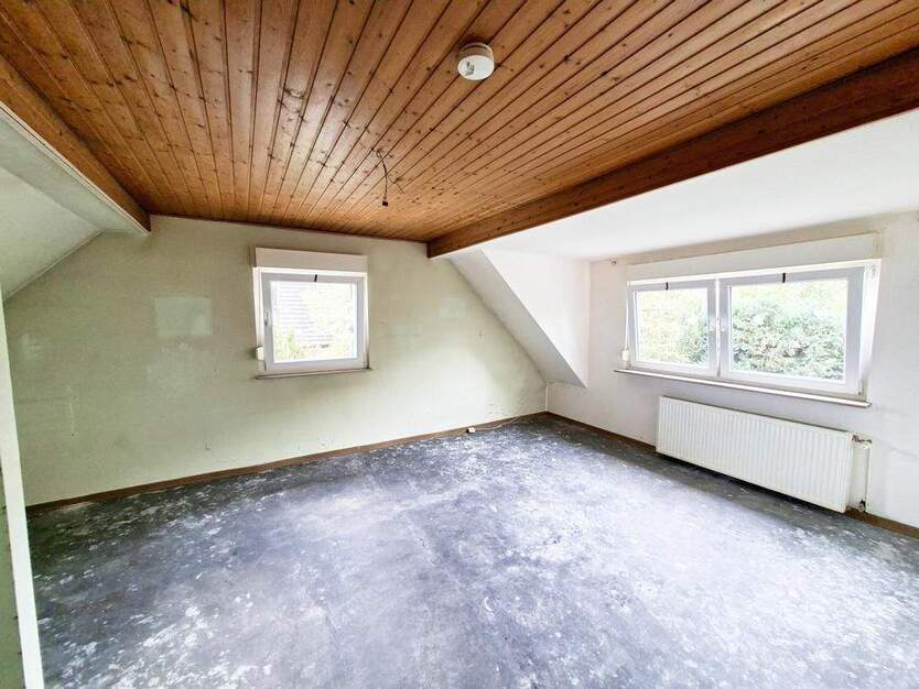 CITYHOUSE: Freistehendes Einfamilienhaus mit viel Potential, traumhaften großen Grundstück, Garage 3 zimmer