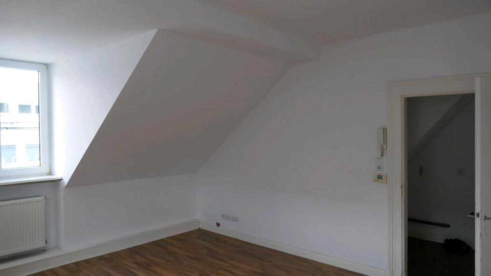 Dachgeschoßwohnung Bergisch Gladbach Alt-Frankenforst - 3 Zimmer, 80 m&sup2;, 640&euro; | Angebot:24819802