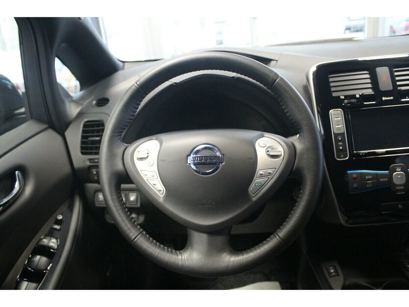 Nissan Leaf 30 kWh Tekna 360° 1.Hand 9.986 km 9.980 € Euskirchen 53881