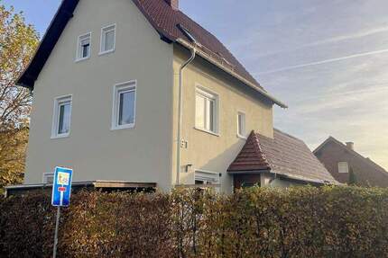 Freistehendes gepflegtes 2FH, mit Garten & Garagen in ruhiger grüner und top angebundener Lage 9 zimmer