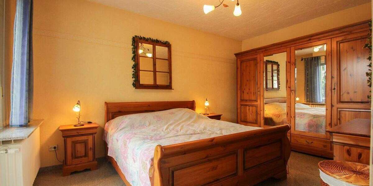 Wohn- und Geschäftshaus mit Werkstatt, Lagerflächen und Garagen in Bad Godesberg zimmer