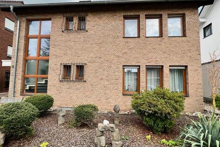 Einfamilienhaus mit Garage und Garten in ruhiger Sackgasse