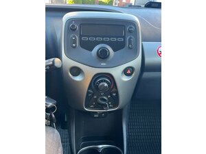 Toyota Aygo (X) 1,0-l-VVT-i x 74.900 km 6.900 &euro; Troisdorf 53844