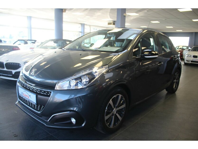 Peugeot 208 PureTech 82 Style - Panorama - 88.339 km 8.980 € Euskirchen 53881