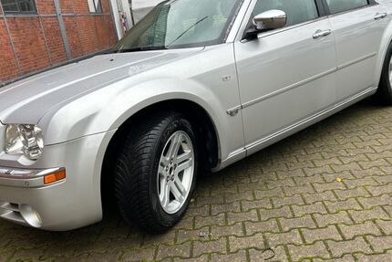 Chrysler 300C 41.260 km 9.999 &euro; Köln 51069