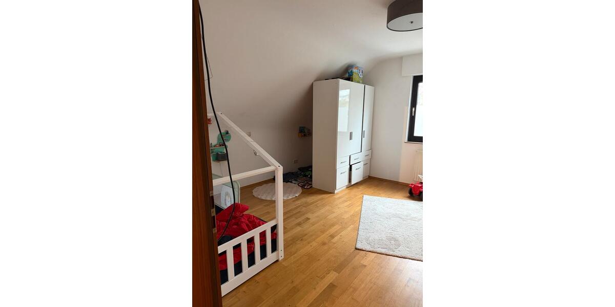 Etagenwohnung Hennef (Sieg) - 3 Zimmer, 92 m&sup2;, 1.250&euro; | Angebot:25756653