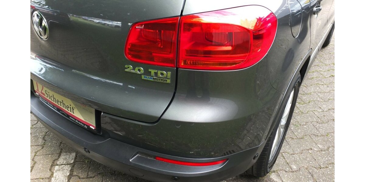 VW Tiguan WM26:LIFE NAVI AHK PARKPILOT SHZ BLUETOOTH 124.710 km 11.904 &euro; Köln 50858