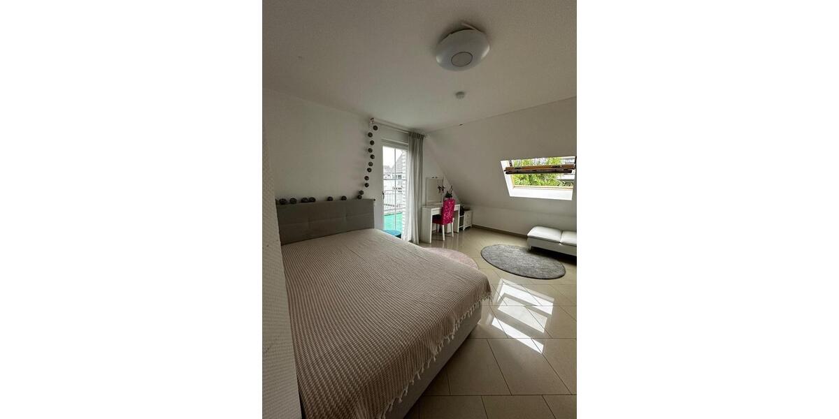 Doppelhaushälfte Köln Kalk - 4.5 Zimmer, 130 m&sup2;, 2.200&euro; | Angebot:24604060