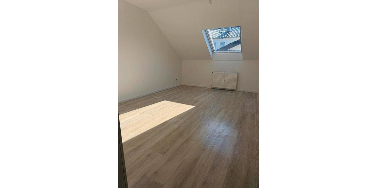 Dachgeschoßwohnung Wachtberg - 3 Zimmer, 90 m&sup2;, 850&euro; | Angebot:25793372