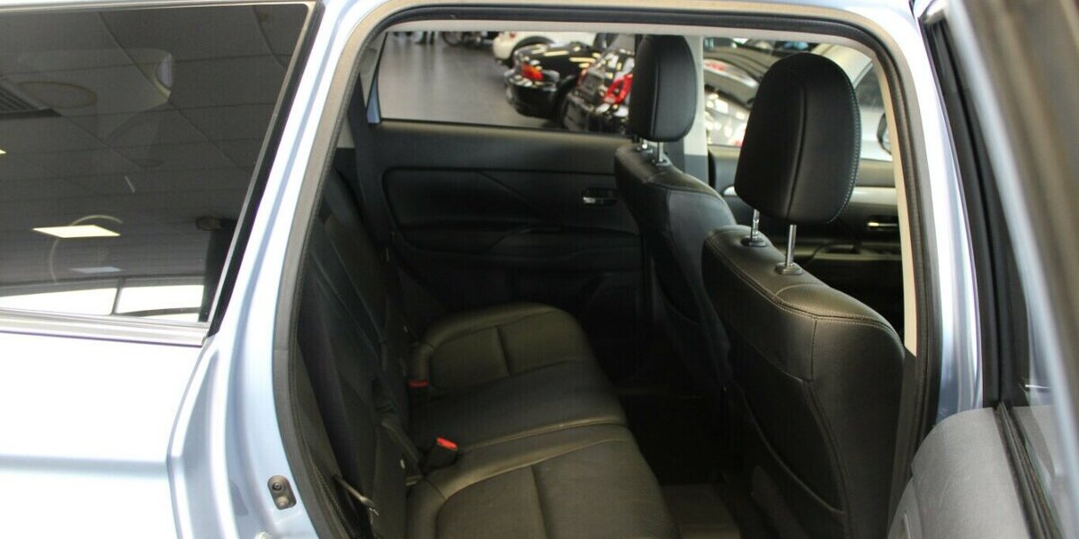 Mitsubishi Outlander 2.0 4WD Plug-In Hybrid Top 112.810 km 12.980 &euro; Euskirchen 53881