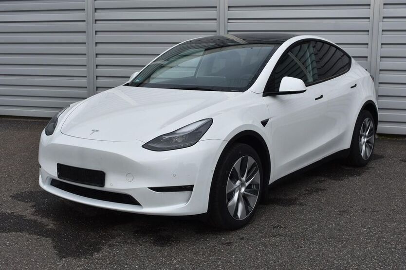Tesla Model Y 100.000 km 31.890 € Eitorf 53783