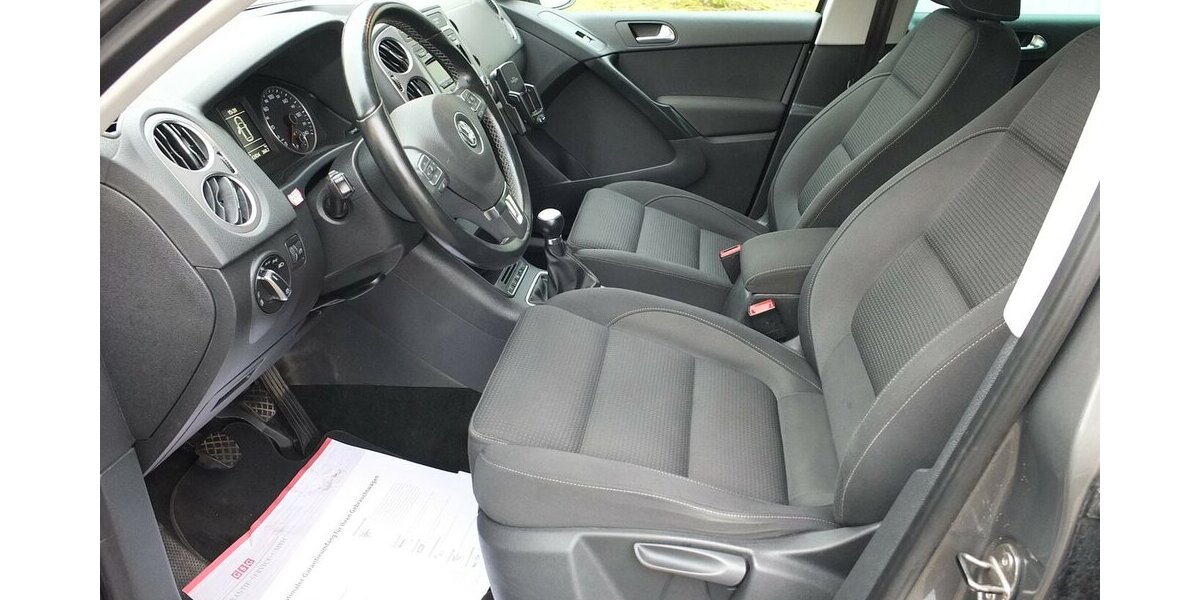 VW Tiguan TEAM orig.ATM ca 52 tkm XENON AHK PARKPILOT 112.432 km 10.598 &euro; Köln 50858