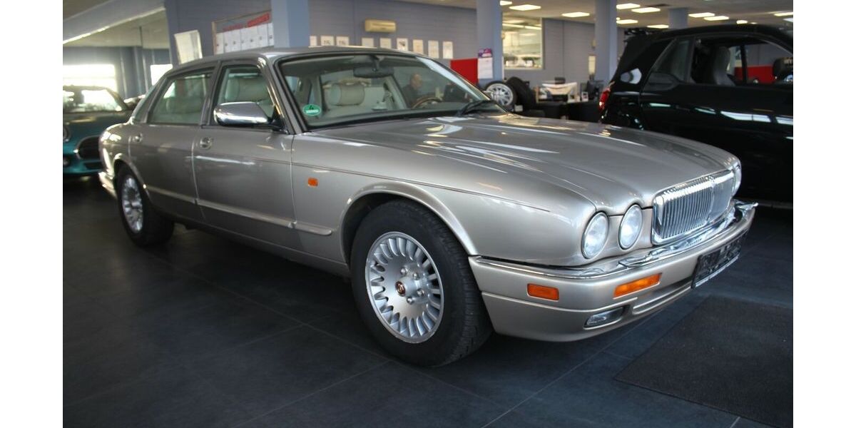 Jaguar XJ 119.865 km 16.980 &euro; Euskirchen 53881
