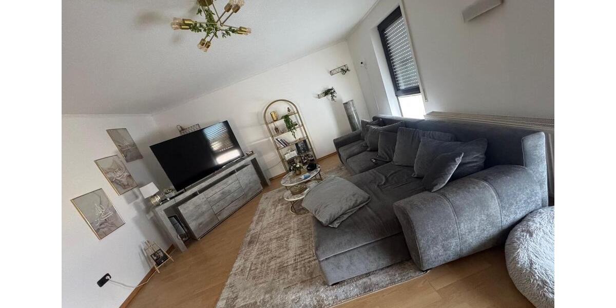 Etagenwohnung Erftstadt - 5 Zimmer, 159 m&sup2;, 1.550&euro; | Angebot:25751622