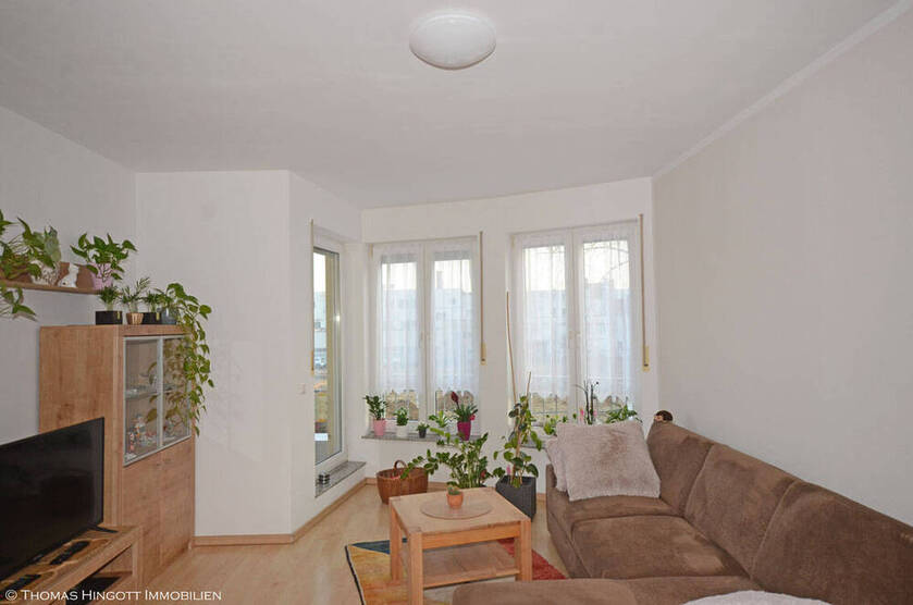 Attraktive 2-Zimmerwohnung mit Loggia und PKW-Stellplatz