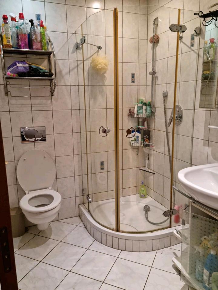 Guten Tag, ich verkaufe ein komplett erneuert Einfamilienhaus.