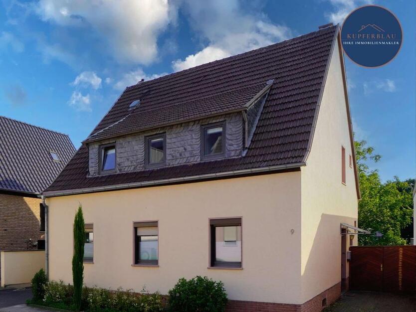 Mietshaus mit 3 SchlafZimmern, Home-Office-Bereich, Garten und Garage in Rheinbach