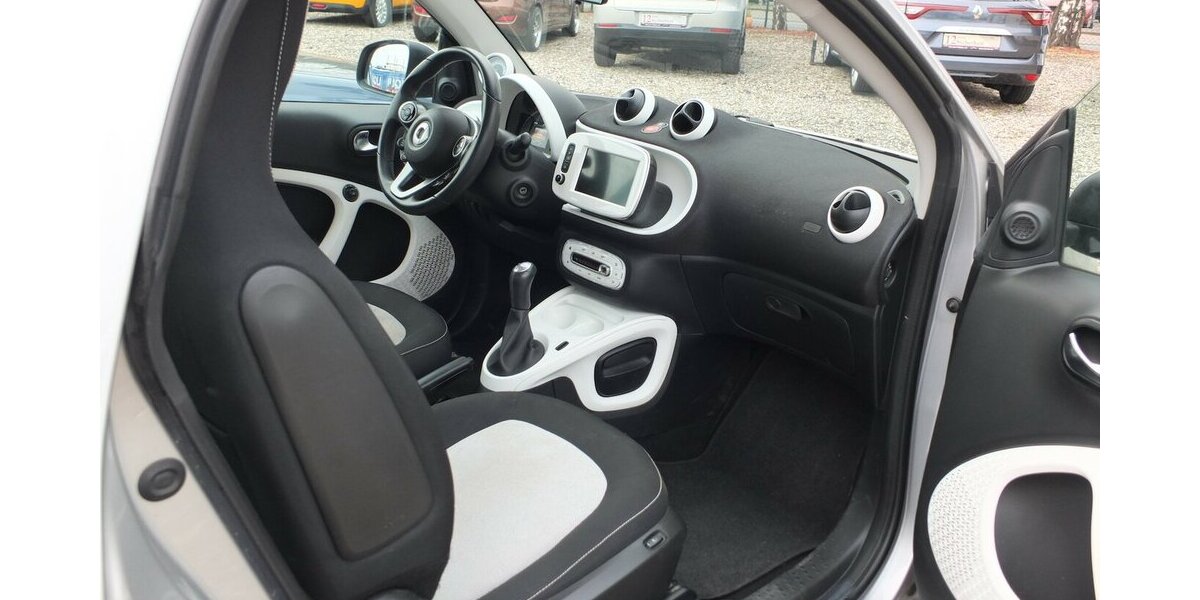 Smart ForTwo PASSION NAVI PANORAMA KLIMAAUTOMATIK SHZ 96.799 km 8.904 &euro; Köln 50858