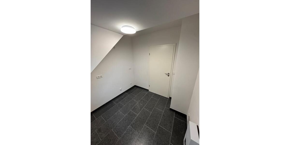 Dachgeschoßwohnung Niederkassel - 3 Zimmer, 56 m&sup2;, 1.032&euro; | Angebot:24704673