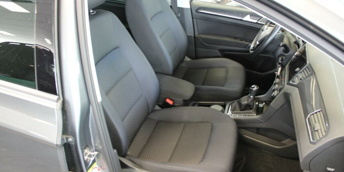 VW Golf Sportsvan 1.0 TSI OPF United 78.395 km 15.980 &euro; Euskirchen 53881