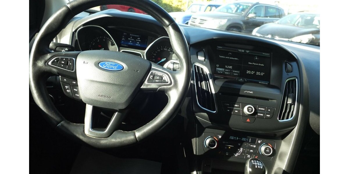 Ford Focus TITANIUM WM26: NAVI KLIMAAUT EINPARKHILFE 134.288 km 6.998 &euro; Köln 50858