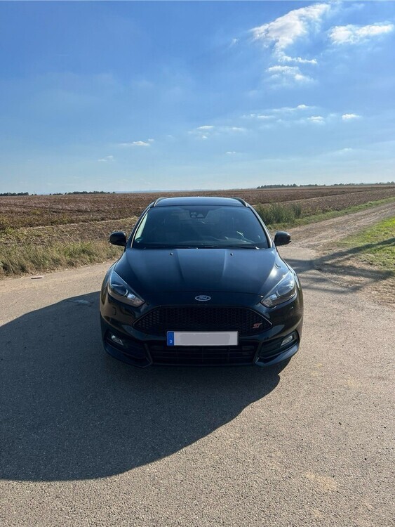 Ford Focus 79.900 km 18.800 € Köln 50667