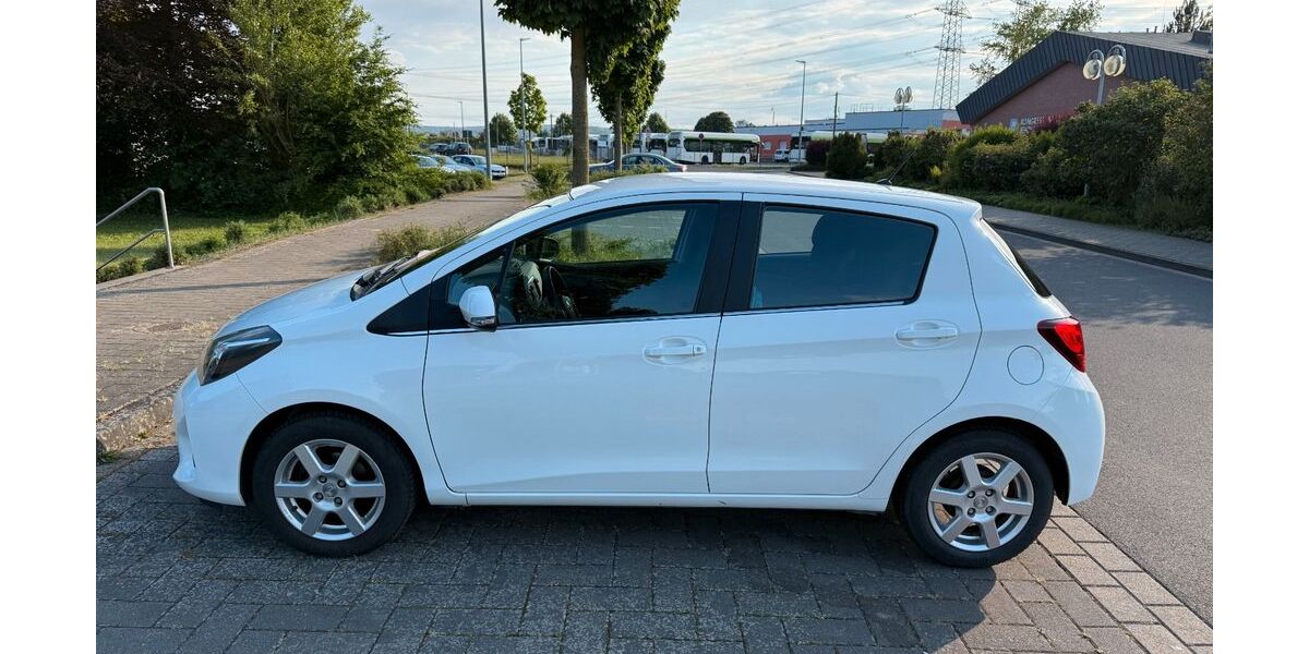 Toyota Yaris 58.592 km 8.100 &euro; Meckenheim 53340