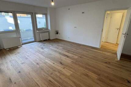 Mitten in Köln: Hochwertig sanierte Wohnung mit eigenem Parkplatz 3 zimmer