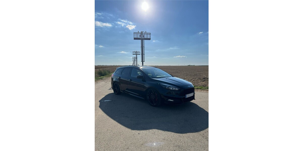 Ford Focus 82.000 km 17.400 &euro; Köln 50667