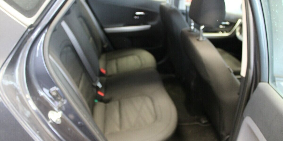 Kia Ceed 1.4 CVVT Edition 7 90.520 km 9.980 &euro; Euskirchen 53881