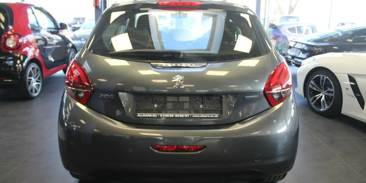 Peugeot 208 PureTech 82 Style - Panorama - 88.339 km 7.980 &euro; Euskirchen 53881