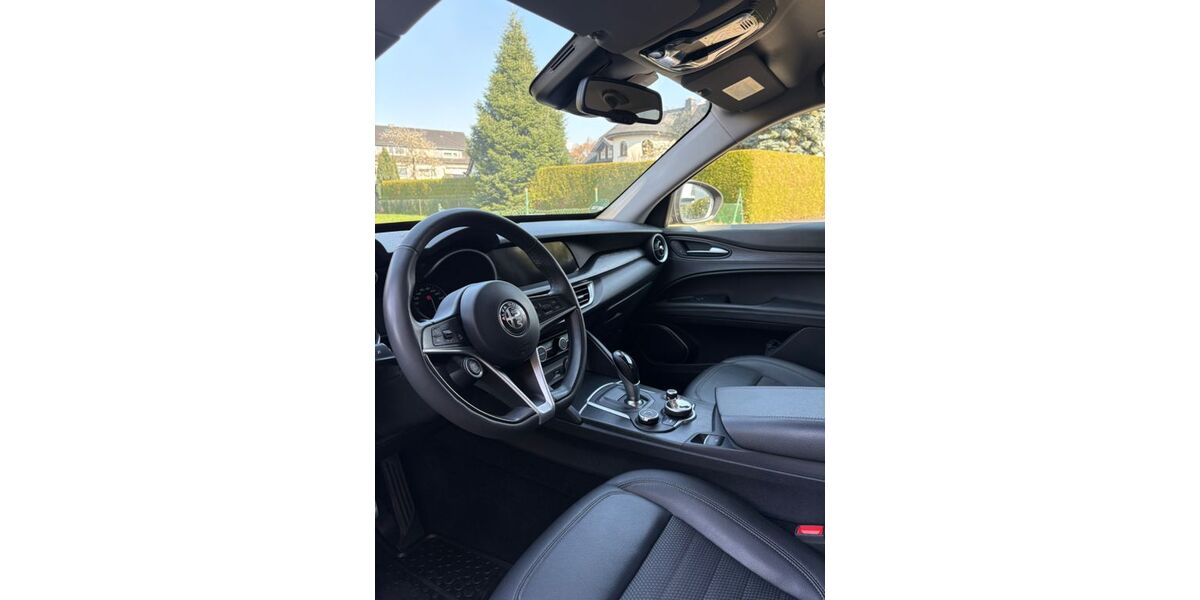 Alfa Romeo Stelvio 82.400 km 22.995 &euro; Köln 51145