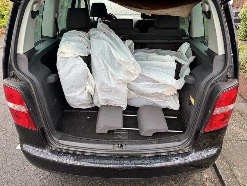 VW Touran 1.6 FSI Highline 7 Sitze SR+WR eGSD DSG ? 213.000 km 1.500 € Erftstadt 50374