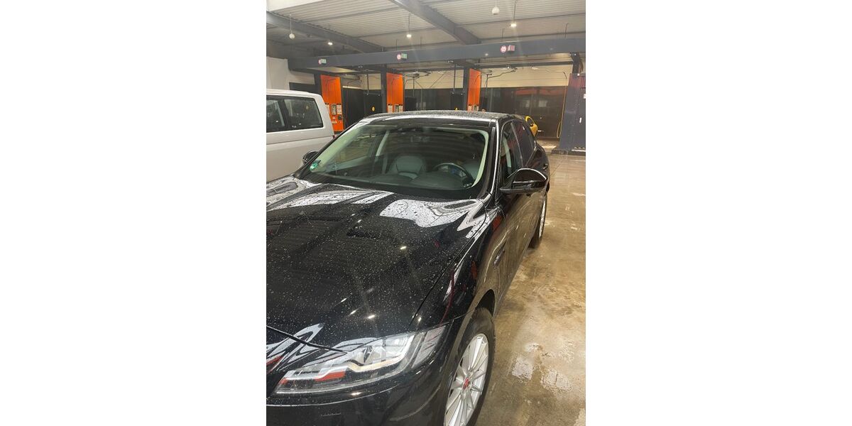 Jaguar E-Pace 95.300 km 21.999 &euro; Siegburg 53721